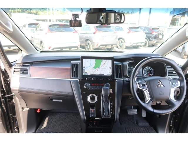 デリカD:5 G パワーパッケージ ターボ 本革シート 7名 禁煙(3枚目)