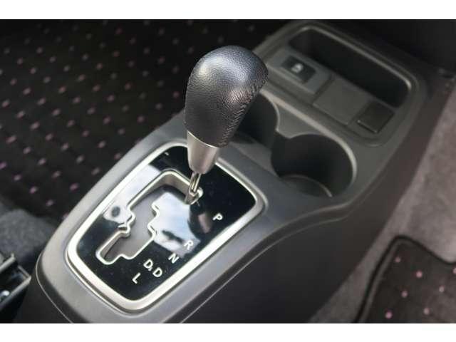 ミラージュ １．２Ｇ　２ＷＤ　５名　禁煙　車検整備付　クラリオン製ナビ（9枚目）