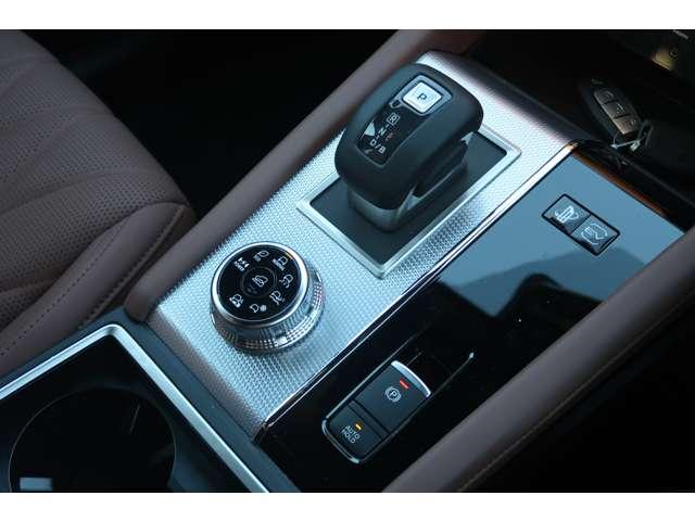 アウトランダーＰＨＥＶ Ｐエグゼクティブパッケージ　雹害修理車　５人乗り　走行３７キロ（10枚目）