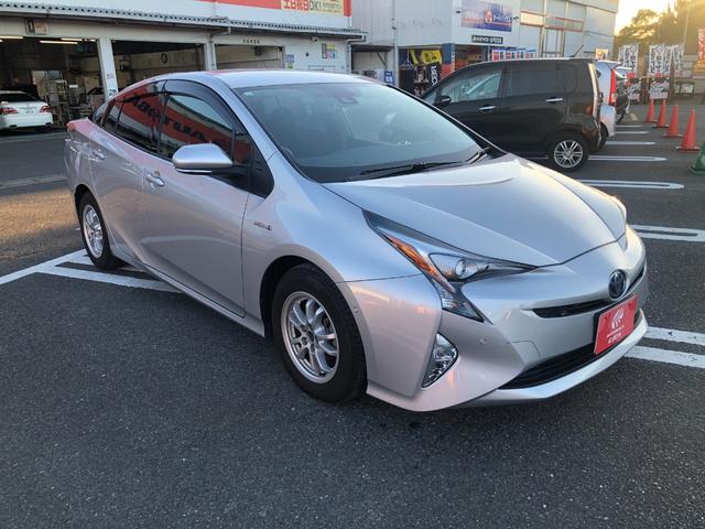 プリウス Ｓセーフティプラス　プッシュスタート・フルセグナビ・バックカメラ・ＬＥＤヘッドライト・ヘッドアップディスプレイ・ビルトインＥＴＣ２．０・レーダークルーズコントロール（4枚目）