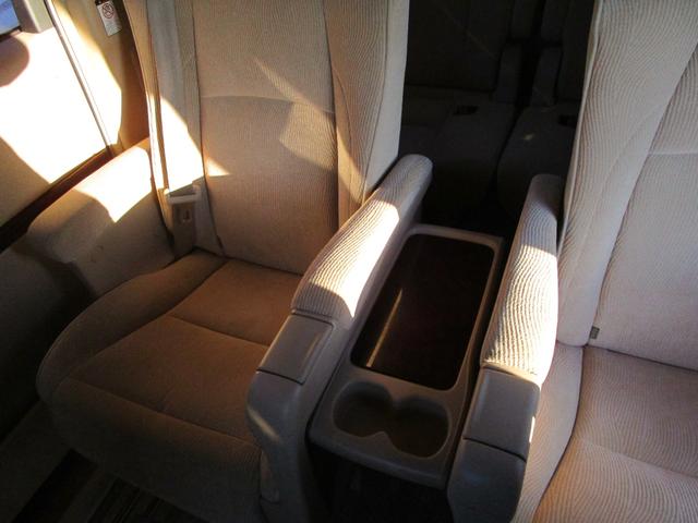 アルファード ３５０Ｓ　Ｃパッケージ　１オーナー禁煙車　４ＷＤ　両側オートスライドドア　パワーバックドア　メモリー付きパワーシート　電動キャプテンシート　純正ナビ　ＴＶ　Ｂモニター　リアフリップダウンモニター　コンビハンドル（64枚目）