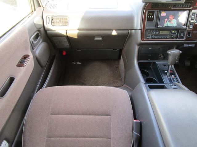ハイエースワゴン リビングサルーンＥＸ　社外ナビ　フルセグＴＢ　Ｂモニター　デジタルインナーミラーＥＴＣ　トリプルムーンルーフ　タイミングチェーン（21枚目）