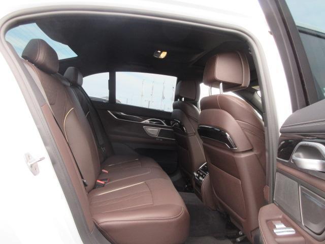 740d xDrive Mスポーツ レーザーライト 純正HDDナビ モカレザー シートヒーター シートエアコン ソフトクローズドア ACC PDC バックカメラ ヘッドアップディスプレイ ハーマンカードン 純正20インチ サンルーフ(22枚目)
