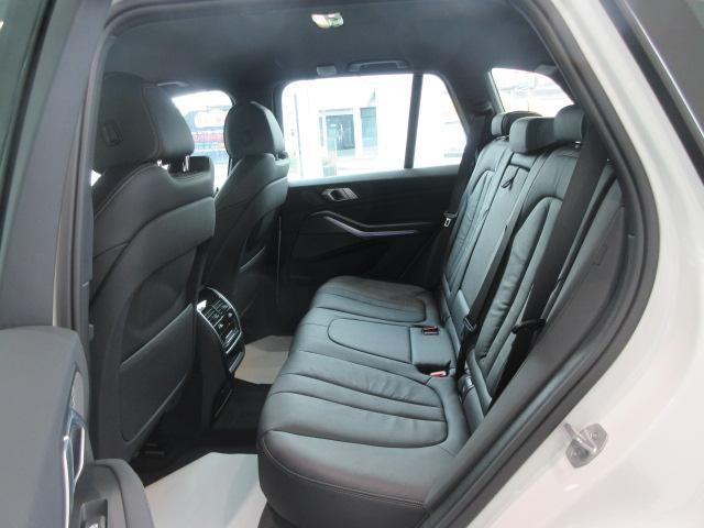 xDrive 35d Mスポーツ 正規認定中古車 弊社元社有車 アダプティブLEDヘッドライト ジェスチャーコントロール 4ゾーンエアコン リバースアシスト ハーマンカードンスピーカー オートマチックテールゲート 純正20インチ(28枚目)