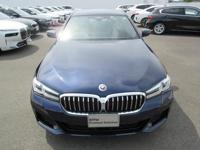 ５シリーズ ５２３ｉ　Ｍスポーツ　元社有車・ヘッドアップディスプレイ・革シート・シートヒーター・１９インチホイール・純正ナビ・パドルシフト・ワイヤレスチャージ・（4枚目）