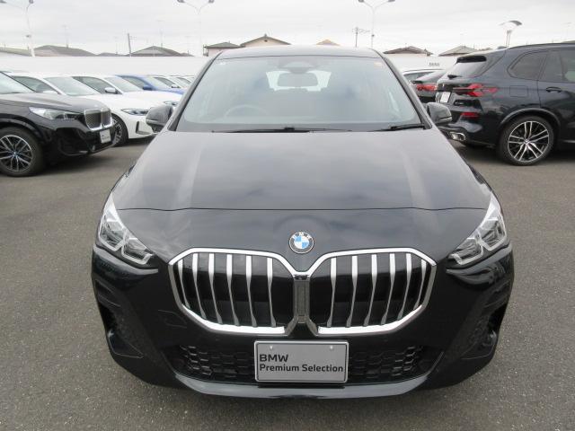 納車時には経験豊富なメカニックが最新設備の整備工場にて１００項目点検により徹底的な整備を行います！不具合箇所、交換時期の部品に関しましては当社負担で交換しご納車いたします。