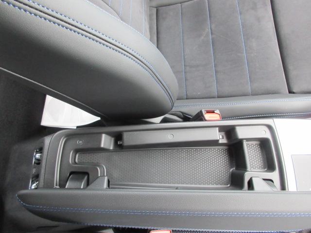 納車時には経験豊富なメカニックが最新設備の整備工場にて１００項目点検により徹底的な整備を行います！不具合箇所、交換時期の部品に関しましては当社負担で交換しご納車いたします。