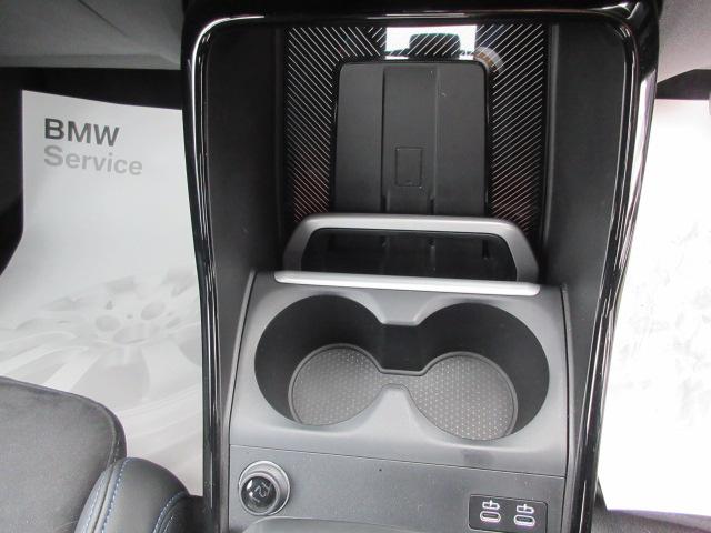 納車時には経験豊富なメカニックが最新設備の整備工場にて１００項目点検により徹底的な整備を行います！不具合箇所、交換時期の部品に関しましては当社負担で交換しご納車いたします。