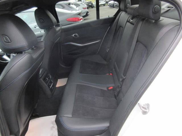 第三者の鑑定師が外装・内装・機関・修復歴をチェックしております