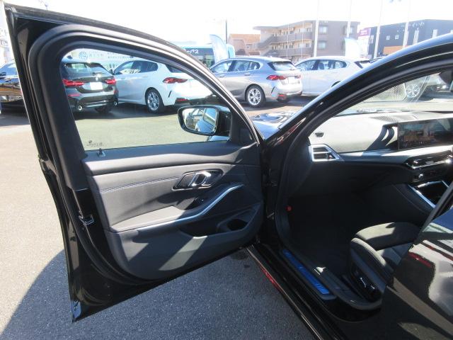 第三者の鑑定師が外装・内装・機関・修復歴をチェックしております