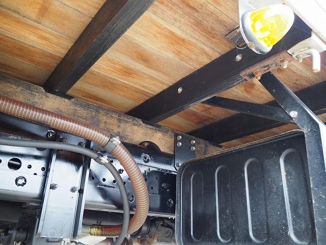 フォワード 　２．９３ｔ吊り５段クレーン　ラジコン　フックイン　角足差違いアウトリガー　アルミブロック　荷台寸長さ５４４幅２１４　床フック３対　寝台付き　積載２ｔ抹消前（46枚目）