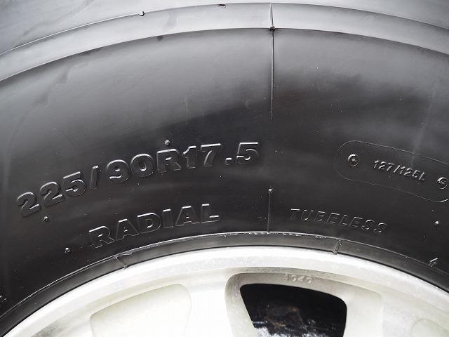 フォワード 　２．９３ｔ吊り５段クレーン　ラジコン　フックイン　角足差違いアウトリガー　アルミブロック　荷台寸長さ５４４幅２１４　床フック３対　寝台付き　積載２ｔ抹消前（76枚目）