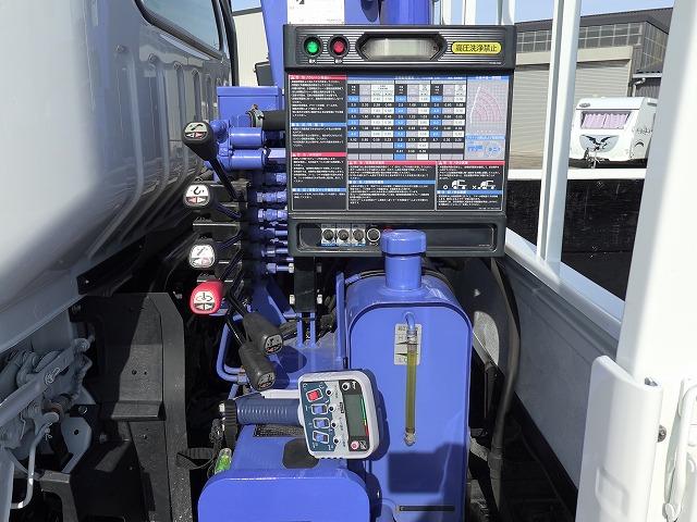 エルフトラック 2.93t吊り4段クレーン ラジコン フックイン 積載2t 荷台寸長さ373幅207 荷台床鉄板張り 差し違いアウトリガー サイドロングボディ(32枚目)