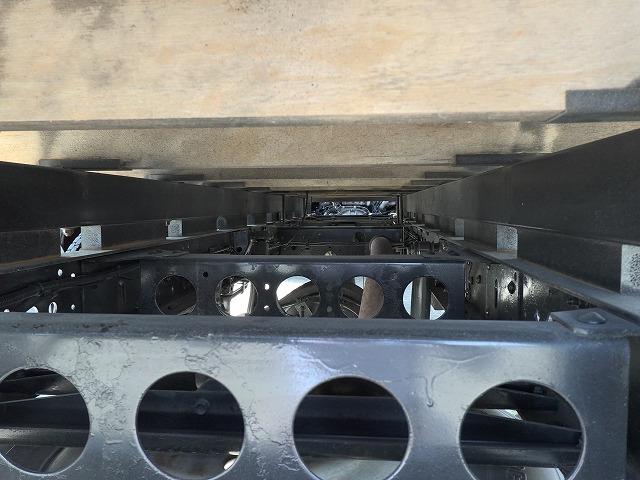 エルフトラック 2.93t吊り4段クレーン ラジコン フックイン 積載2t 荷台寸長さ373幅207 荷台床鉄板張り 差し違いアウトリガー サイドロングボディ(45枚目)