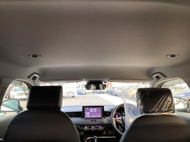 ヴェゼル ｅ：ＨＥＶＺ　衝突回避支援ブレーキ機能　スマキ　フルオートエアコン　エアバッグ　両席エアバック　Ｒカメ　記録簿付　パワーウィンドウ　ＬＥＤランプ　ソナー　クルーズＣ　ナビ＆ＴＶ　キーレスエントリー（12枚目）