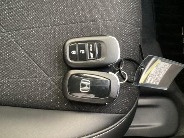 ヴェゼル ｅ：ＨＥＶＺ　衝突回避支援ブレーキ機能　スマキ　フルオートエアコン　エアバッグ　両席エアバック　Ｒカメ　記録簿付　パワーウィンドウ　ＬＥＤランプ　ソナー　クルーズＣ　ナビ＆ＴＶ　キーレスエントリー（21枚目）