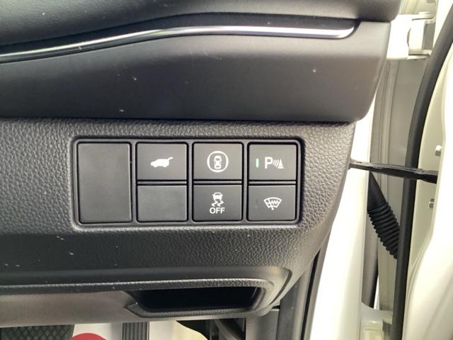 ヴェゼル ｅ：ＨＥＶＺ　衝突回避支援ブレーキ機能　スマキ　フルオートエアコン　エアバッグ　両席エアバック　Ｒカメ　記録簿付　パワーウィンドウ　ＬＥＤランプ　ソナー　クルーズＣ　ナビ＆ＴＶ　キーレスエントリー（28枚目）