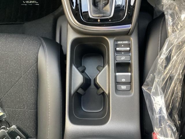 ヴェゼル ｅ：ＨＥＶＺ　衝突回避支援ブレーキ機能　スマキ　フルオートエアコン　エアバッグ　両席エアバック　Ｒカメ　記録簿付　パワーウィンドウ　ＬＥＤランプ　ソナー　クルーズＣ　ナビ＆ＴＶ　キーレスエントリー（32枚目）