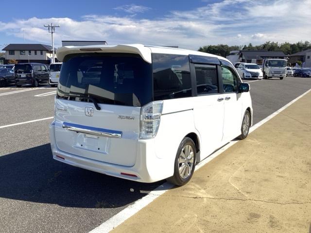 ステップワゴンスパーダ Ｚ　横滑防止　イモビ　スマキー　地デジＴＶ　バックモニタ－　３列シ－ト　キーフリー　パワーウィンド　ＥＴＣ付　ナビ・ＴＶ　エアコン　ＤＶＤ再生　運転席助手席エアバック　エアバック　ＡＢＳ　ＰＳ（8枚目）