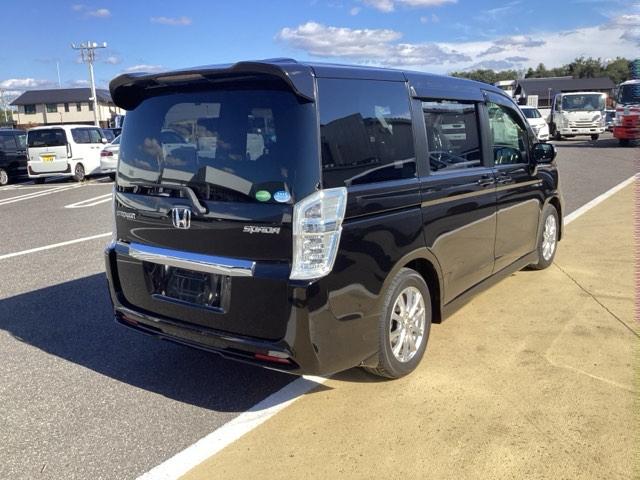 ステップワゴンスパーダ インターナビパワーエディション　パワーウィンドウ　両側電動スライドドア　オートエアコン　ＨＤＤナビ　キーレス　フルセグＴＶ　ＥＴＣ　ＡＢＳ　盗難防止システム　ＤＶＤ　パワーステアリング　Ｒカメラ（8枚目）