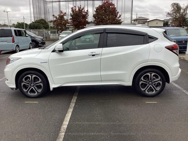 ヴェゼル ハイブリッドZ Rカメ スマキー LEDランプ ETC付 整備記録簿 シ-トヒ-タ- サイドカーテンエアバック 運転席助手席エアバッグ VSA パワーステアリング フルオートエアコン キーフリ ABS(5枚目)