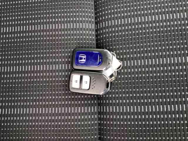 ヴェゼル ハイブリッドZ Rカメ スマキー LEDランプ ETC付 整備記録簿 シ-トヒ-タ- サイドカーテンエアバック 運転席助手席エアバッグ VSA パワーステアリング フルオートエアコン キーフリ ABS(34枚目)