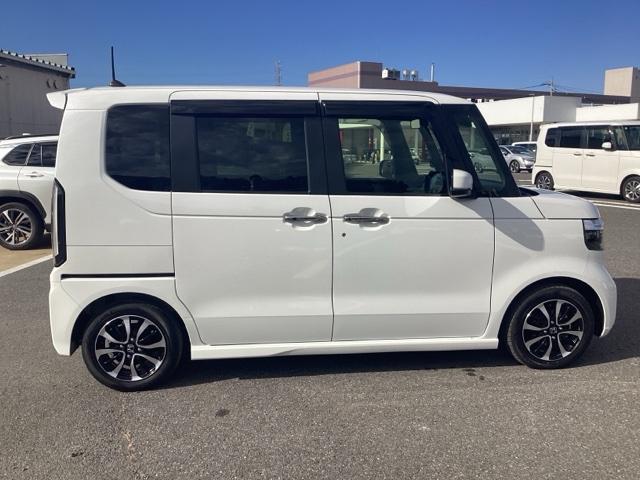 N-BOXカスタム コーディネートスタイル オートクルーズ フルセグ対応 W電動ドア シートヒータ LED ESC リアカメラ ETC ソナー ベンチシート DVD アイドリングストップ エアコン ドラレコ オートライト(4枚目)