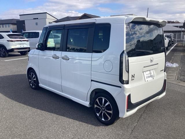 N-BOXカスタム コーディネートスタイル オートクルーズ フルセグ対応 W電動ドア シートヒータ LED ESC リアカメラ ETC ソナー ベンチシート DVD アイドリングストップ エアコン ドラレコ オートライト(9枚目)