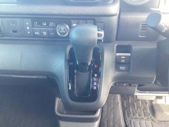 N-BOXカスタム コーディネートスタイル オートクルーズ フルセグ対応 W電動ドア シートヒータ LED ESC リアカメラ ETC ソナー ベンチシート DVD アイドリングストップ エアコン ドラレコ オートライト(11枚目)