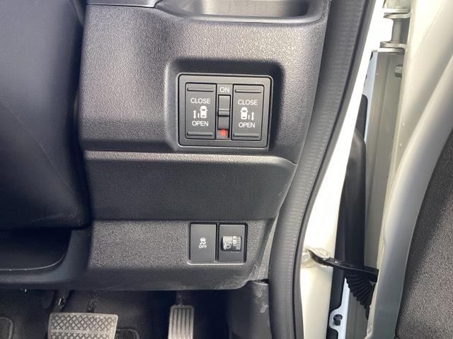 N-BOXカスタム コーディネートスタイル オートクルーズ フルセグ対応 W電動ドア シートヒータ LED ESC リアカメラ ETC ソナー ベンチシート DVD アイドリングストップ エアコン ドラレコ オートライト(32枚目)