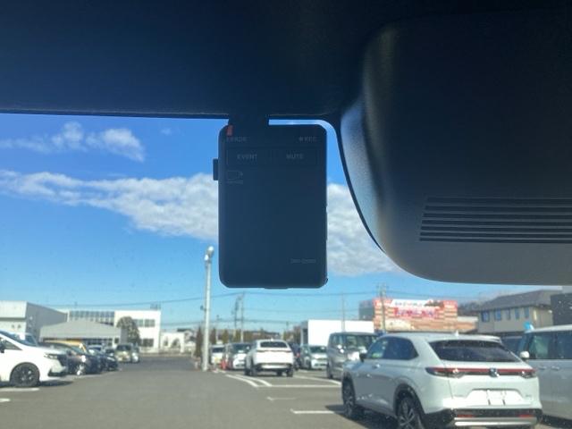 N-BOXカスタム コーディネートスタイル オートクルーズ フルセグ対応 W電動ドア シートヒータ LED ESC リアカメラ ETC ソナー ベンチシート DVD アイドリングストップ エアコン ドラレコ オートライト(35枚目)