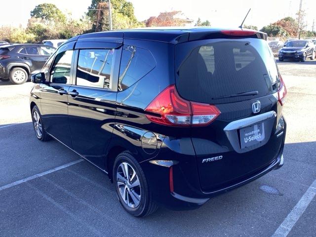 フリードハイブリッド ハイブリッド・Ｇ　両電動ドア　サイドエアバック　クルコン　スマキー　パワーステアリング　ＬＥＤライト　ウォークスルー　フルオートエアコン　Ｂカメラ　盗難防止システム　シートＨ　キーフリー　３列シート（9枚目）