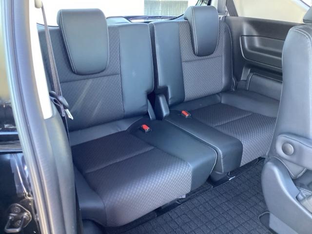 フリードハイブリッド ハイブリッド・Ｇ　両電動ドア　サイドエアバック　クルコン　スマキー　パワーステアリング　ＬＥＤライト　ウォークスルー　フルオートエアコン　Ｂカメラ　盗難防止システム　シートＨ　キーフリー　３列シート（17枚目）