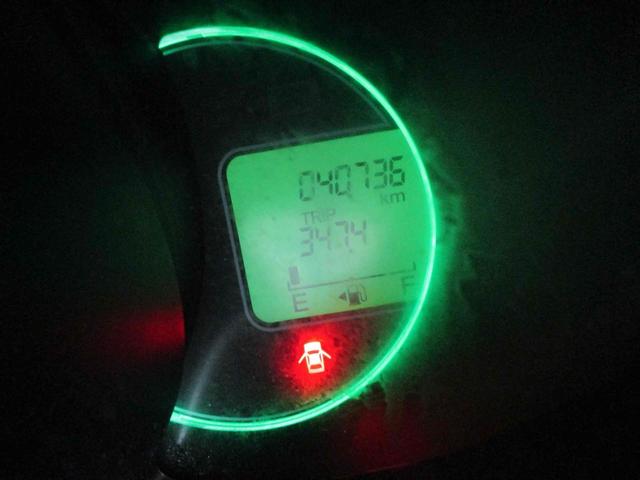 N-BOX G SSパッケージ ETC 両側スライド・片側電動 HID スマートキー アイドリングストップ 電動格納ミラー シートヒーター ベンチシート CVT 盗難防止システム ABS ESC アルミホイール 衝突安全ボディ(24枚目)