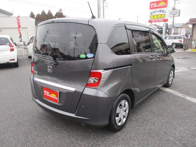 フリード Ｇ　ジャストセレクション　メモリ－ナビ　フルセグＴＶ　ＣＤ　ＤＶＤ　ＥＴＣ　フリップダウン後席モニタ－　オ－トライト　バックモニタ－　ＡＢＳ　盗難防止　インテリジェントキー　ＨＩＤライト　両側オートスライドドア（9枚目）