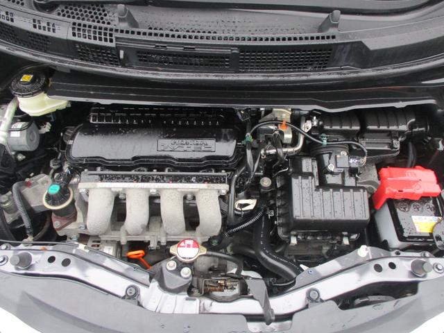 フリード Ｇ　ジャストセレクション　メモリ－ナビ　フルセグＴＶ　ＣＤ　ＤＶＤ　ＥＴＣ　フリップダウン後席モニタ－　オ－トライト　バックモニタ－　ＡＢＳ　盗難防止　インテリジェントキー　ＨＩＤライト　両側オートスライドドア（21枚目）