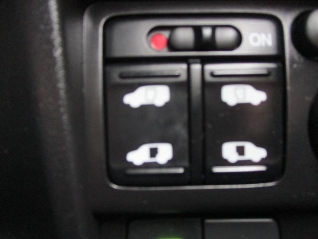 フリード Ｇ　ジャストセレクション　メモリ－ナビ　フルセグＴＶ　ＣＤ　ＤＶＤ　ＥＴＣ　フリップダウン後席モニタ－　オ－トライト　バックモニタ－　ＡＢＳ　盗難防止　インテリジェントキー　ＨＩＤライト　両側オートスライドドア（26枚目）