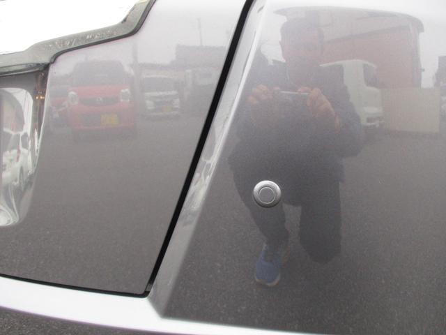 フリード Ｇ　ジャストセレクション　メモリ－ナビ　フルセグＴＶ　ＣＤ　ＤＶＤ　ＥＴＣ　フリップダウン後席モニタ－　オ－トライト　バックモニタ－　ＡＢＳ　盗難防止　インテリジェントキー　ＨＩＤライト　両側オートスライドドア（30枚目）