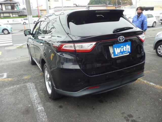 ハリアーハイブリッド プレミアム　ワンオーナー　禁煙車　４ＷＤ　トヨタセーフティーセンス　純正ナビ　フルセグＴＶ　ＥＴＣ　ドラレコ　バックカメラ　アイストップ　ハーフレザーシート　パワーシート　ハンドルスイッチ　クルーズコントロール（7枚目）