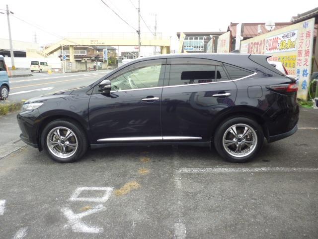 ハリアーハイブリッド プレミアム　ワンオーナー　禁煙車　４ＷＤ　トヨタセーフティーセンス　純正ナビ　フルセグＴＶ　ＥＴＣ　ドラレコ　バックカメラ　アイストップ　ハーフレザーシート　パワーシート　ハンドルスイッチ　クルーズコントロール（9枚目）