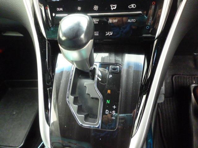 ハリアーハイブリッド プレミアム　ワンオーナー　禁煙車　４ＷＤ　トヨタセーフティーセンス　純正ナビ　フルセグＴＶ　ＥＴＣ　ドラレコ　バックカメラ　アイストップ　ハーフレザーシート　パワーシート　ハンドルスイッチ　クルーズコントロール（17枚目）