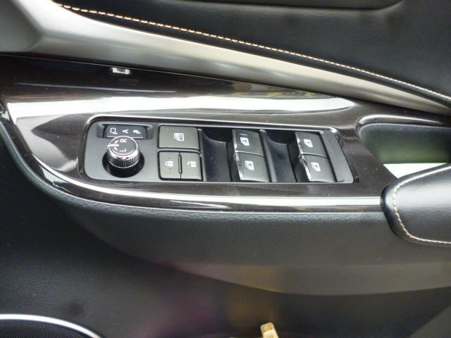 ハリアーハイブリッド プレミアム　ワンオーナー　禁煙車　４ＷＤ　トヨタセーフティーセンス　純正ナビ　フルセグＴＶ　ＥＴＣ　ドラレコ　バックカメラ　アイストップ　ハーフレザーシート　パワーシート　ハンドルスイッチ　クルーズコントロール（18枚目）