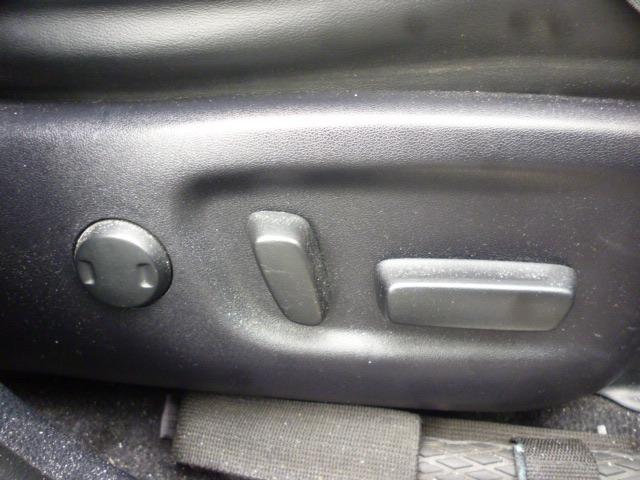 ハリアーハイブリッド プレミアム　ワンオーナー　禁煙車　４ＷＤ　トヨタセーフティーセンス　純正ナビ　フルセグＴＶ　ＥＴＣ　ドラレコ　バックカメラ　アイストップ　ハーフレザーシート　パワーシート　ハンドルスイッチ　クルーズコントロール（30枚目）