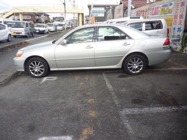 マークII グランデ３５ｔｈアニバーサリーナビパッケージ　ワンオーナー　禁煙車　純正ナビ　バックカメラ　ＥＴＣ　キーレス　パワーシート　電動格納ミラー　ＨＩＤヘッドライト　純正オーディオ　タイミングベルト交換済み（8枚目）