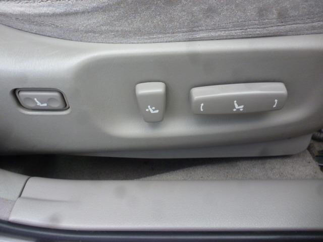 マークII グランデ３５ｔｈアニバーサリーナビパッケージ　ワンオーナー　禁煙車　純正ナビ　バックカメラ　ＥＴＣ　キーレス　パワーシート　電動格納ミラー　ＨＩＤヘッドライト　純正オーディオ　タイミングベルト交換済み（28枚目）