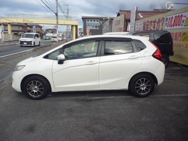 フィット １３Ｇ・Ｌパッケージ　ワンオーナー　禁煙車　プッシュスタート　純正ナビ　フルセグＴＶ　バックカメラ　ＬＥＤヘッドライト　ＥＴＣ　スマートキー　電動格納ウインカーミラー　タイミングチェーン車（7枚目）