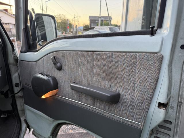 サンバーディアス ディアス クラシック 40thアニバーサリー ディアス クラシック 40thアニバーサリー 1000台限定車 オートマ パワステ パワーウインドウ エアコン ウッドステアリング(5枚目)