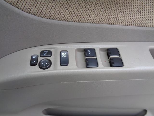 電動格納式ドアミラーが付いているのでミラーの調整が楽に出来ます。狭いところに駐車するときもぶつからないようにたたんでおくのも指一本でできます。