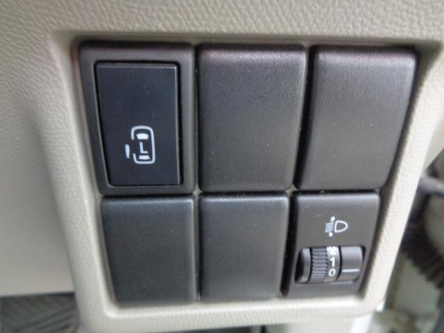 両側スライド片側電動ドアで、乗り降りがとっても楽にできます！！