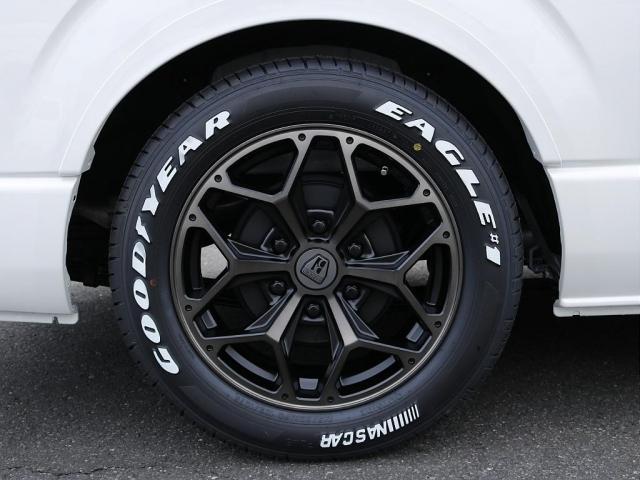 ハイエースワゴン ＧＬ　ロング　カロッツェリア７インチナビ　１０インチフリップダウンモニター　ＥＴＣ　デジタルインナーミラー　クリアランスソナー　パノラミックビューモニター　１７インチアルミホイール　ナスカータイヤ　スマートベッド（8枚目）